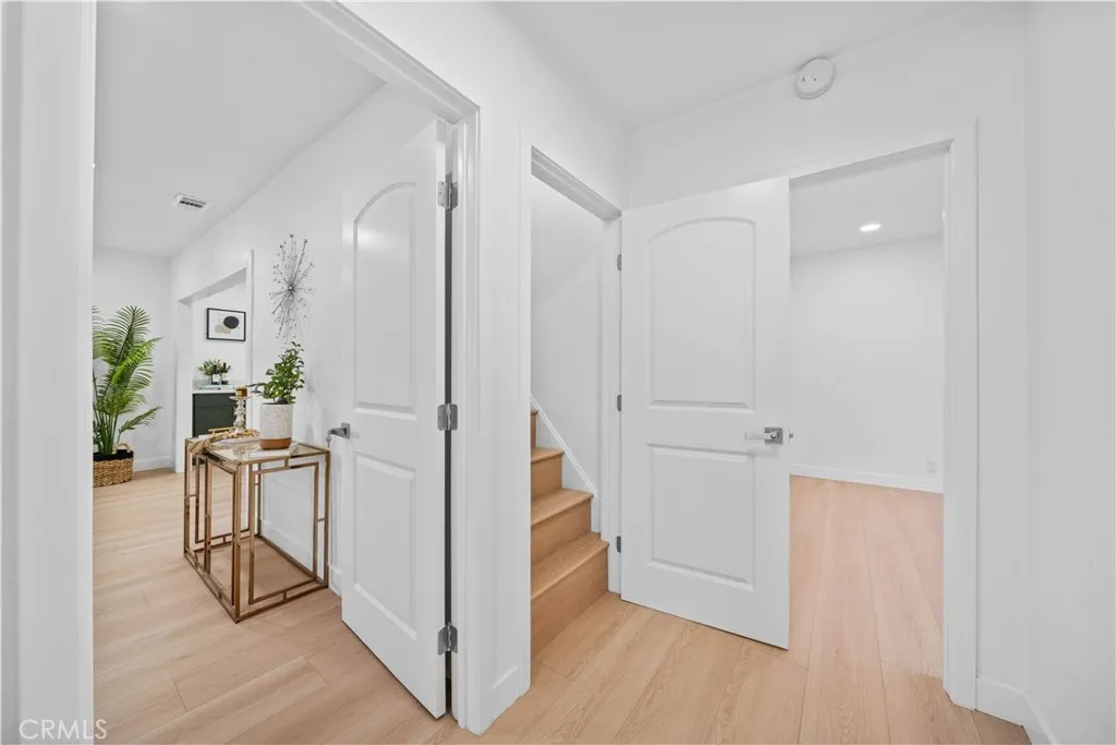 1249 S Burnside Ave, Los Angeles, California 90019 home-pic-22